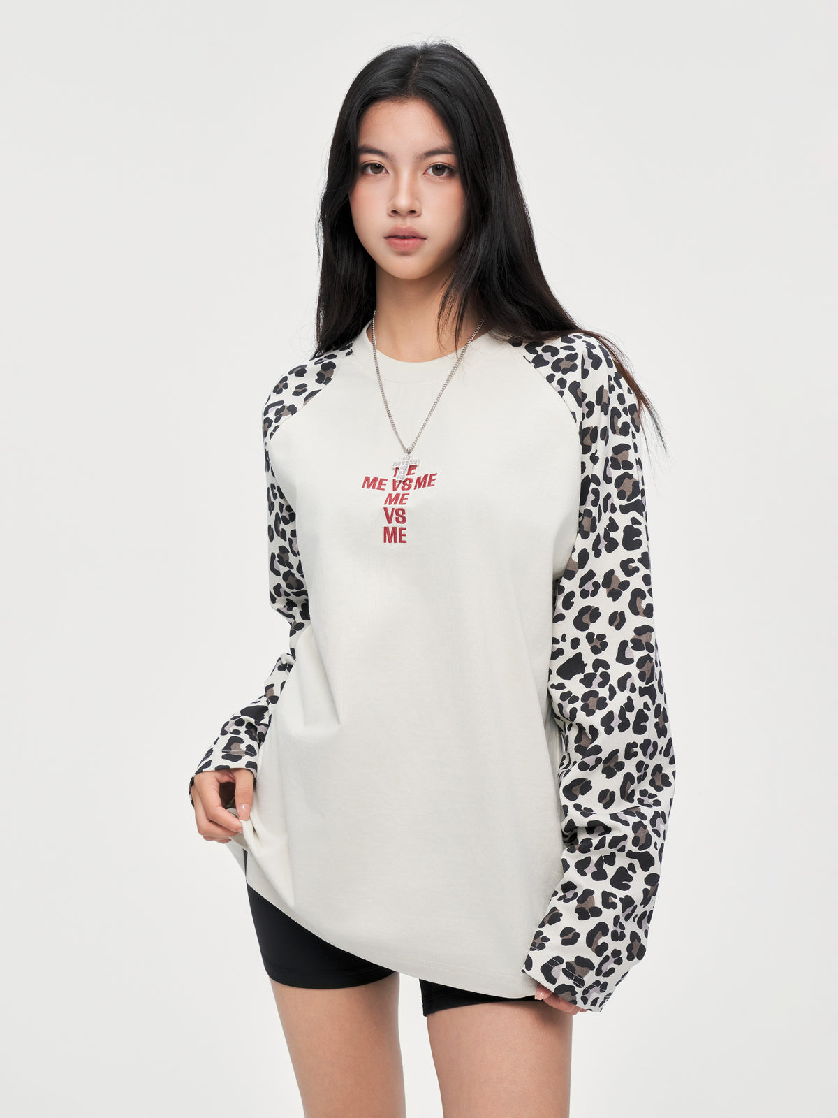 Raglan-Langarm-T-Shirt mit Leopardenmuster
