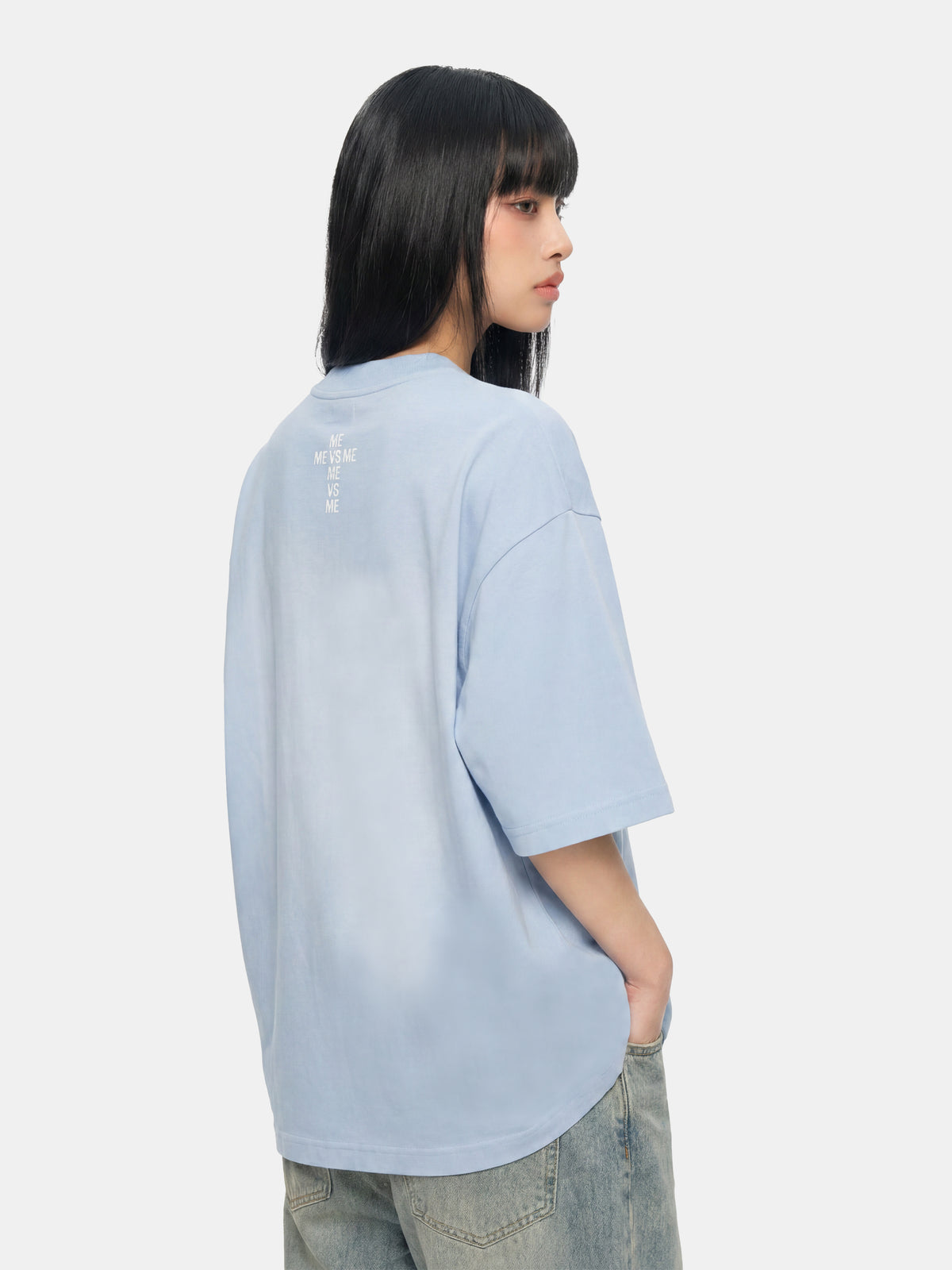 Camiseta azul brumoso lavado con cruz