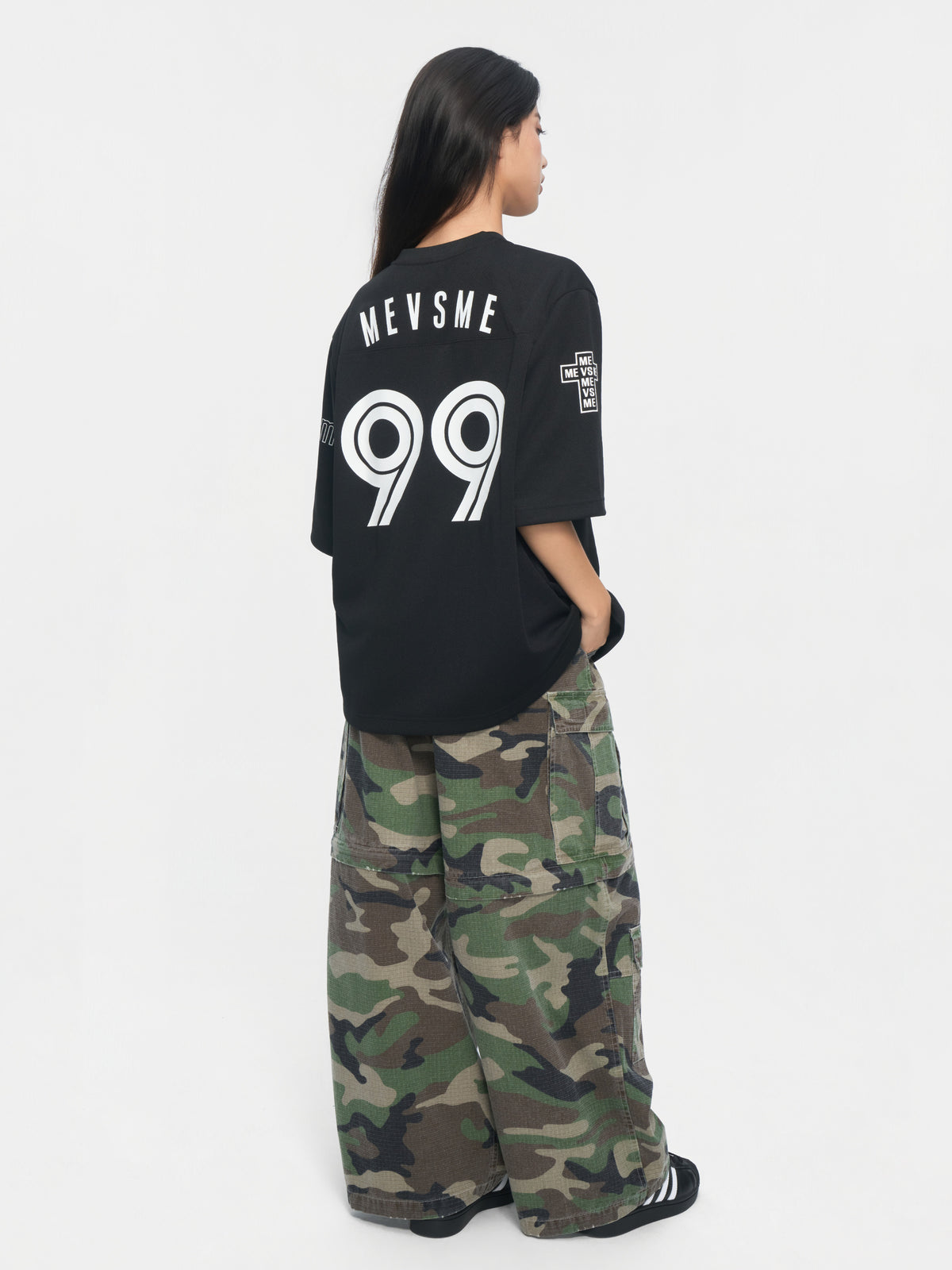 Mesh-Trikot mit V-Ausschnitt und „99“