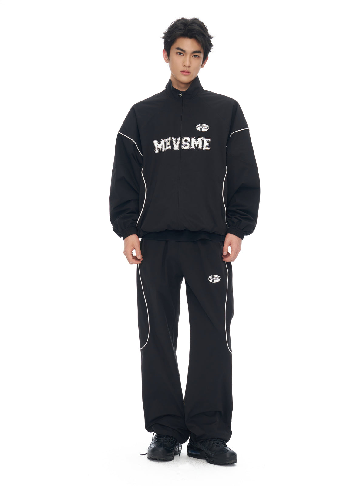 CHAQUETA DEPORTIVA CON LOGOTIPO