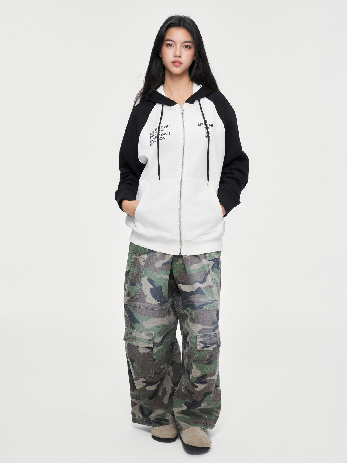 Sudadera con capucha, cierre y mangas raglán en bloques de color
