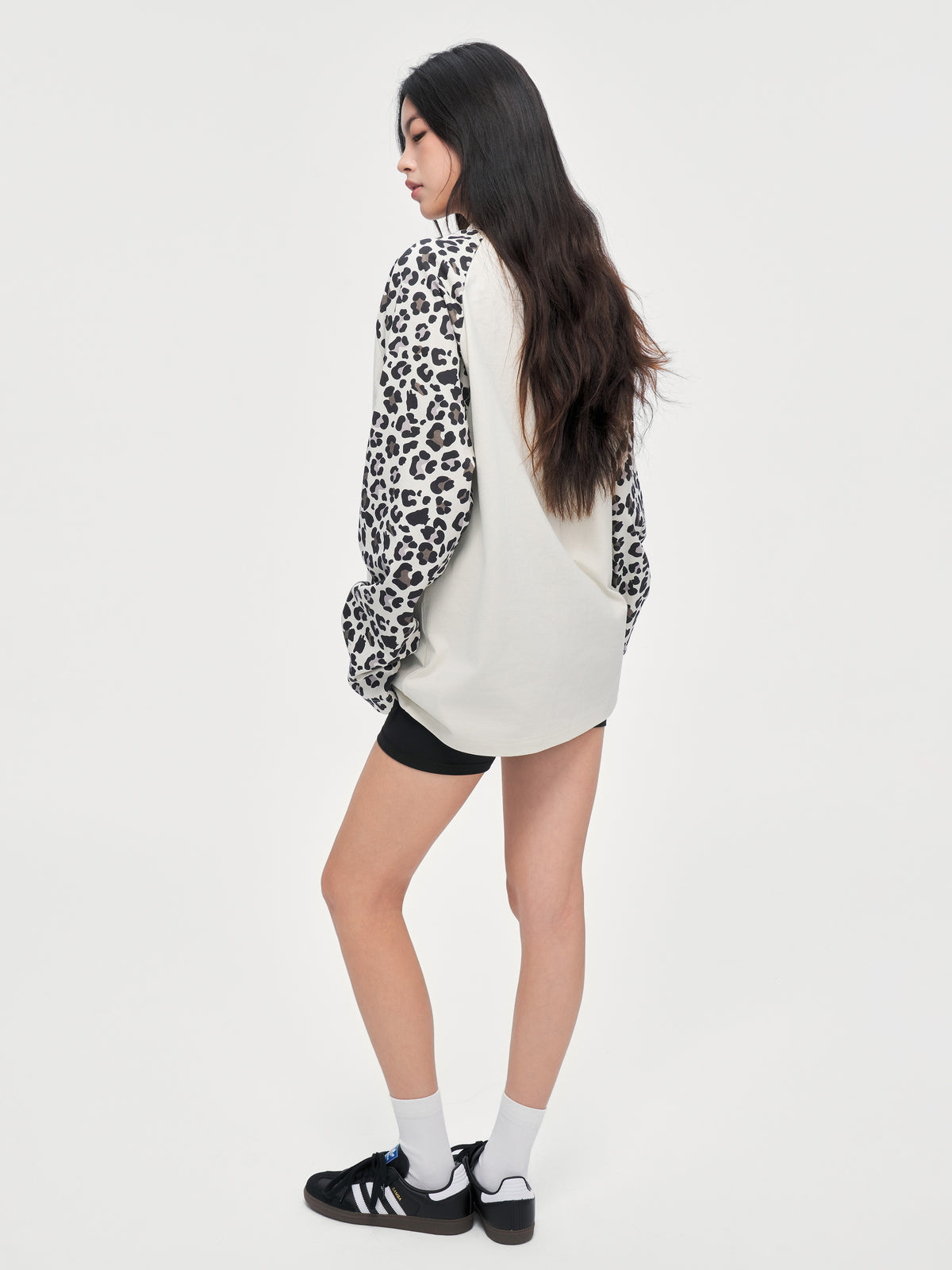 Raglan-Langarm-T-Shirt mit Leopardenmuster