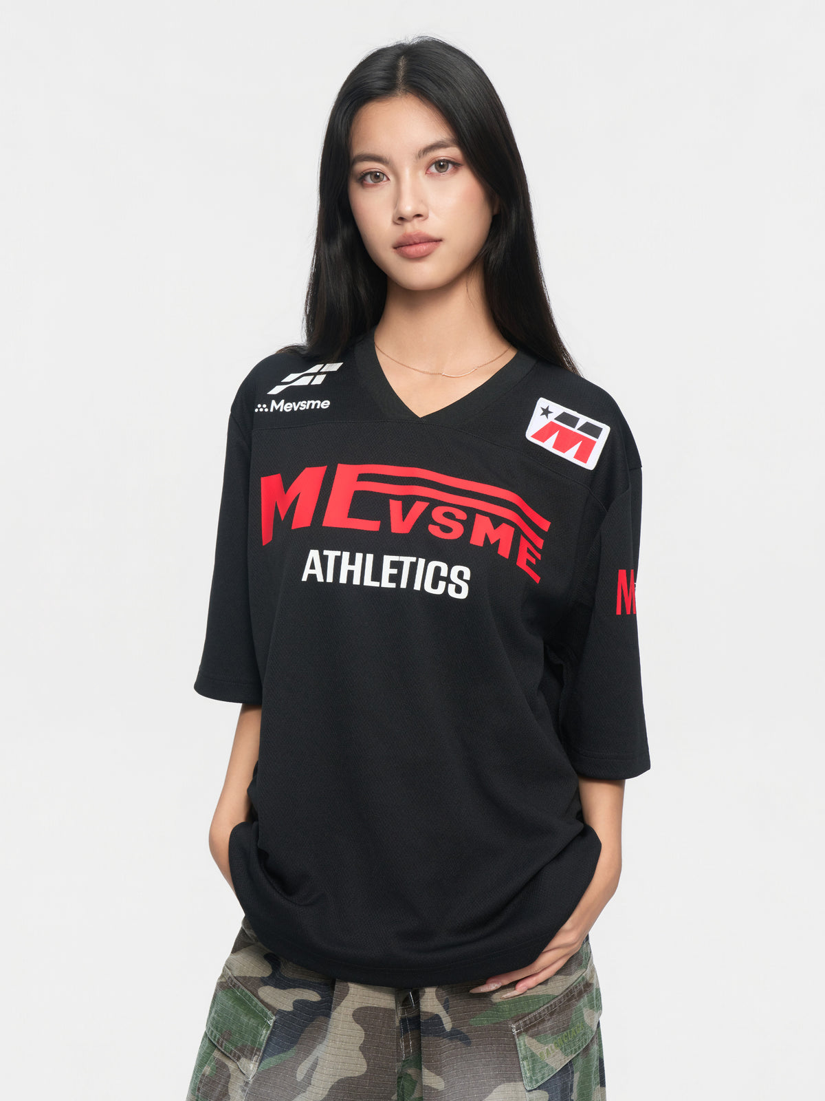 Mesh-Trikot mit V-Ausschnitt und „99“