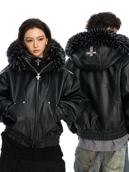 CHAQUETA DE CUERO CON BORDES DE PIEL SINTÉTICA